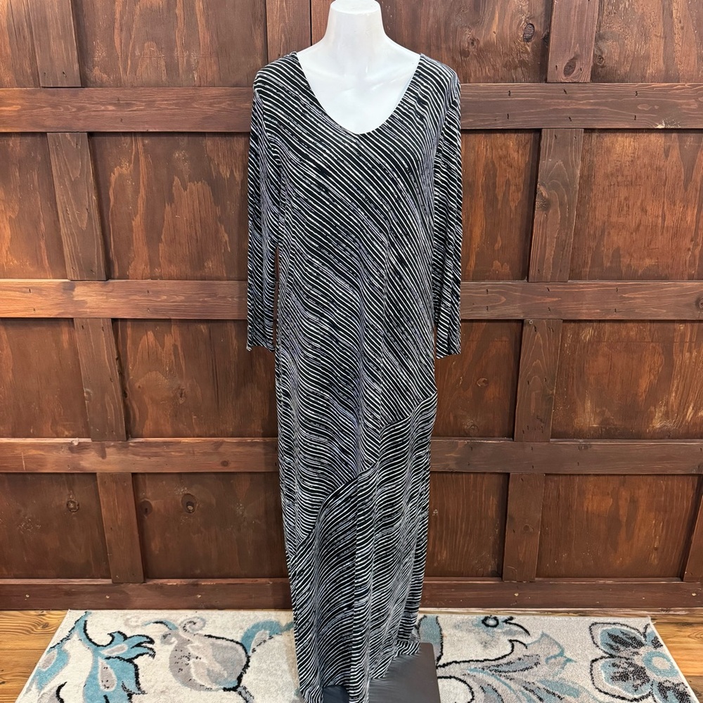 new directions Black & White Diagonal Stripe Maxi Dress